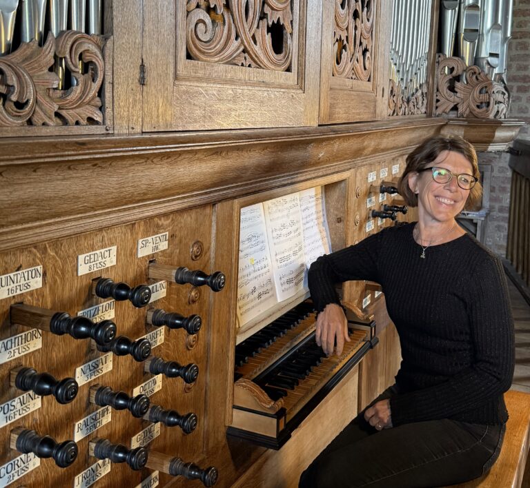 Virtuose Orgelmusik mit Eva Froebe-Schad beim Langenhorner Orgelsommer