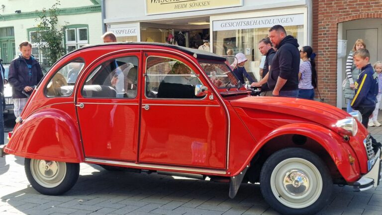 Fotos: Bunte Vielfalt der Oldtimer in Bredstedt beim Treffen 2026